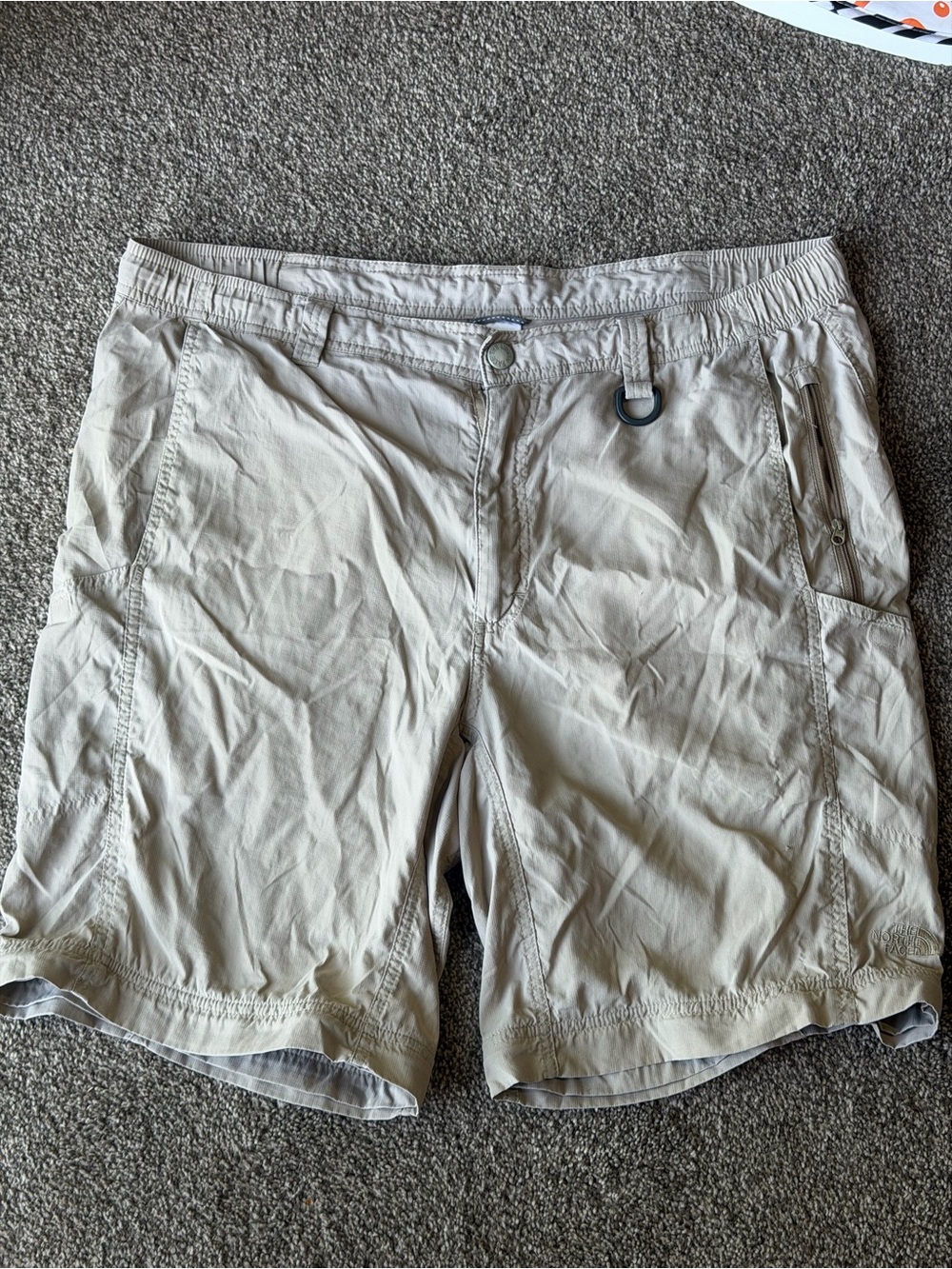 The North Face Men's Light Beige Cargo Shorts